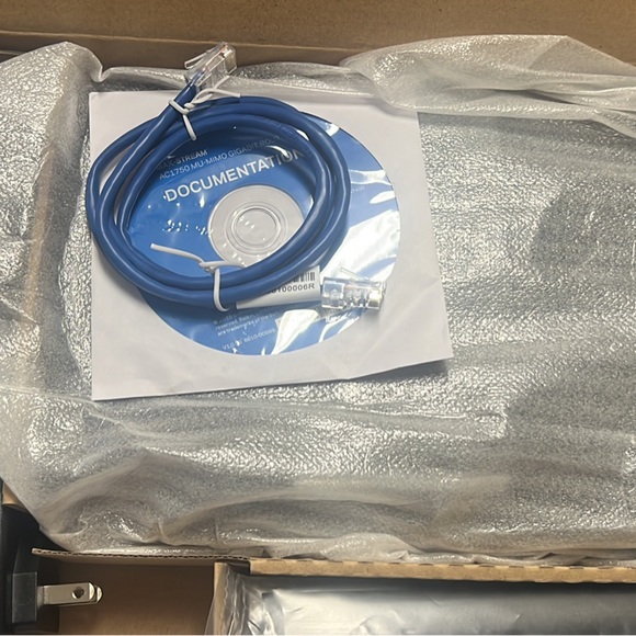 Linskys Max Stream Ac1750 Next Gen Smart Wifi Router (EA7400) - Picture 2 of 4